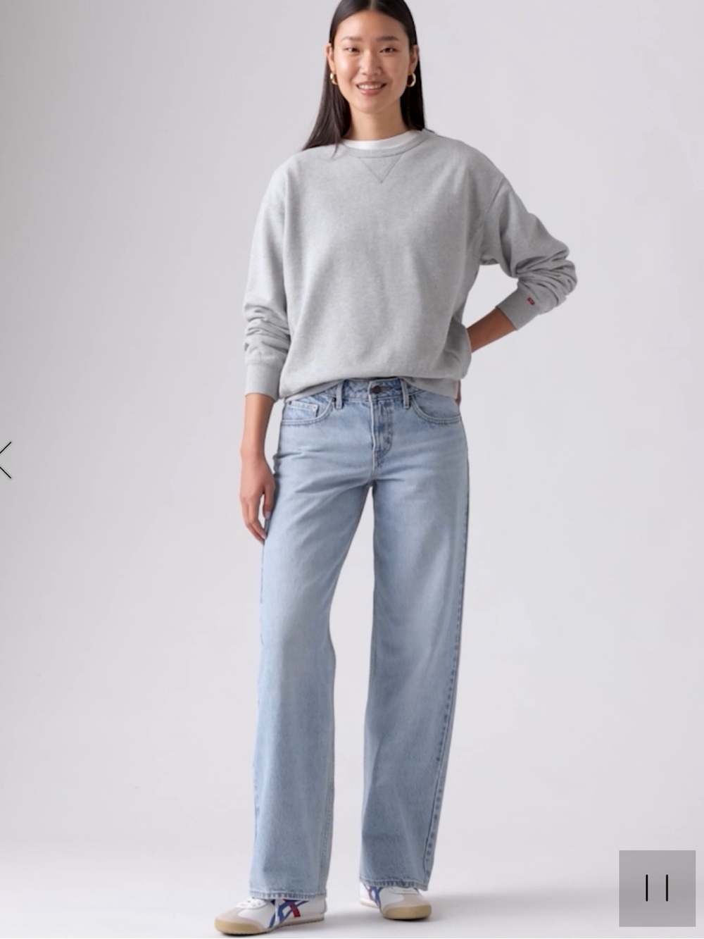 Levi’s Premium Denim Low Rise Loose Light Wash Wide Straight Leg Jeans 26/30